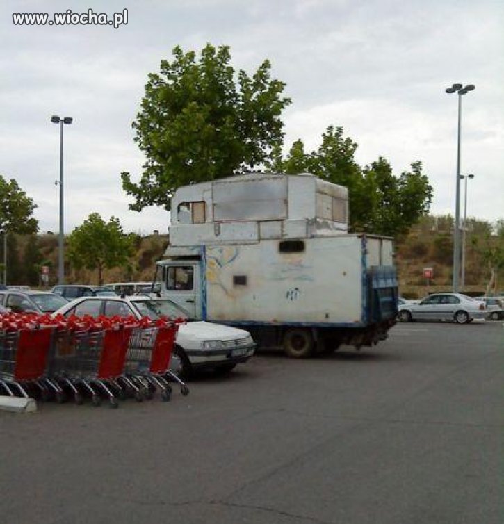 Camper...