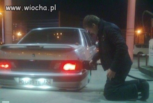 "tjunink" powalił go na kolana ;-)
