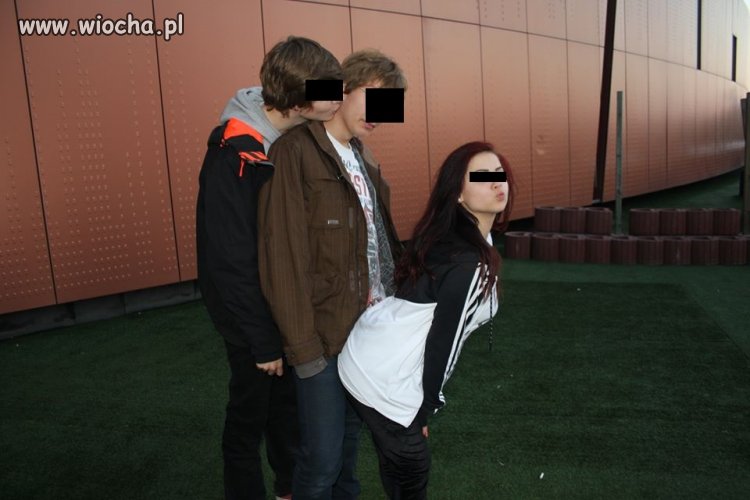 Tak się bawią nastolatki 21-wieku