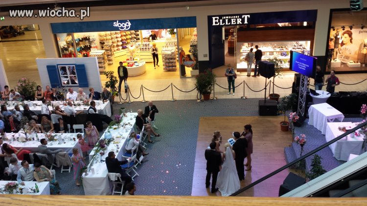 ślub w centrum handlowym donauzentrum we wiedniu