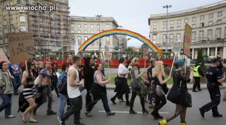 "Marsz szmat" w Warszawie pl Zbawiciela.