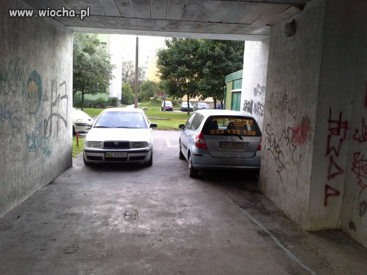 Matka z wózkiem może iść dookoła