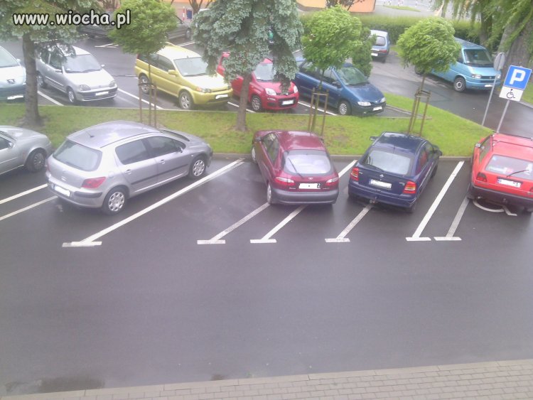 Krzywy trochę ten parking !