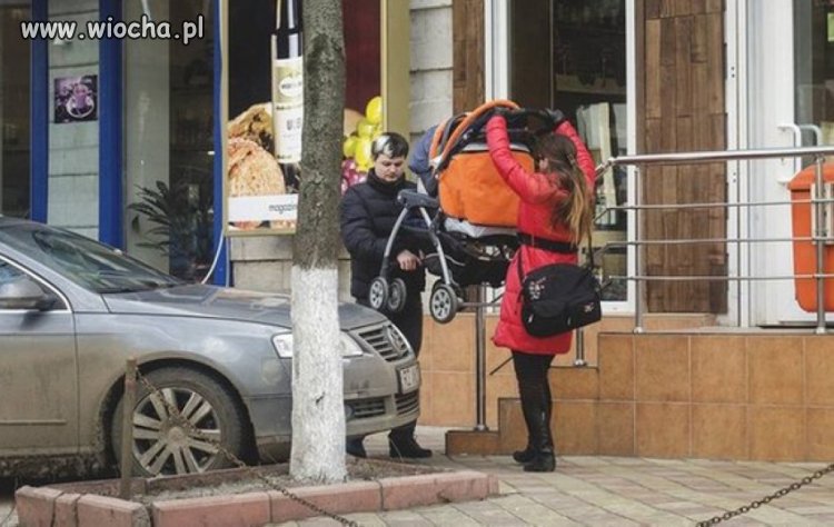 Po masce powinni przejechać tym wózkiem