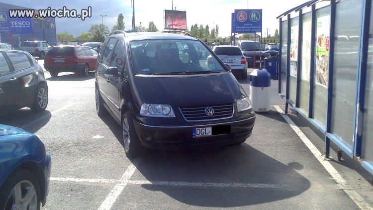 Głogów, piątek, godzina 17.00 pod Tesco.