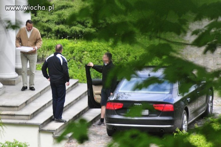 BOR dowozi ministrowi pizzę do pałacu 