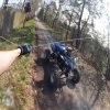 Pułapka na motocyklistów - linka rozwieszona w lesie