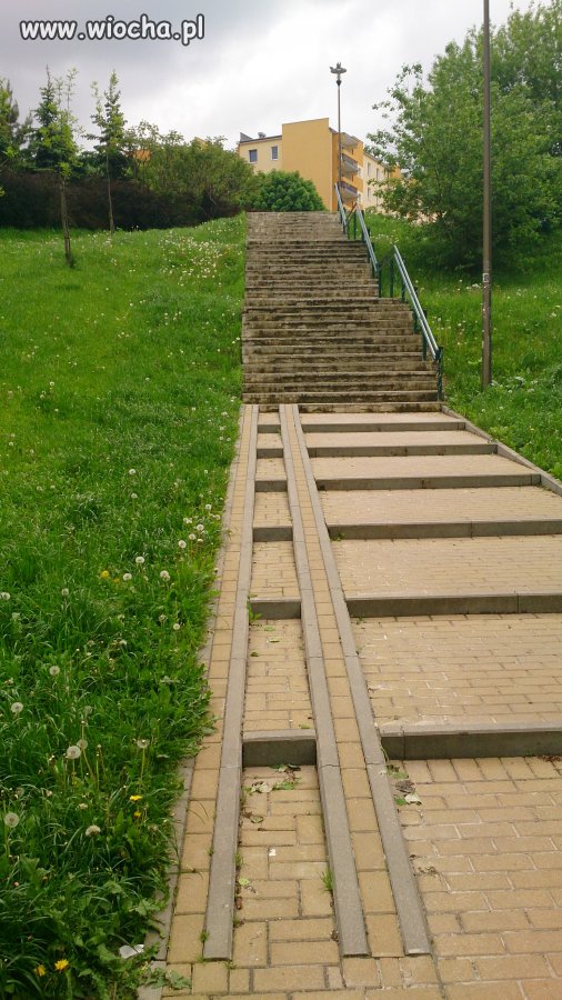 Spacer z dzieckem w wózku kończy się w tym miejscu