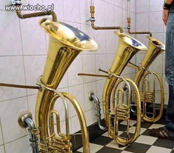 Chyba ktoś nie lubi tego instrumentu.