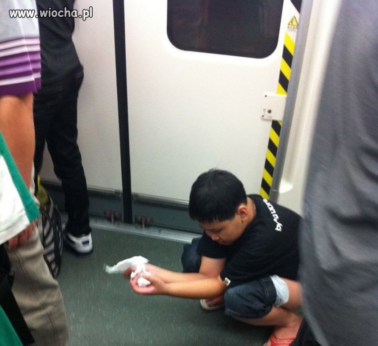 Brak kibla w metrze...
