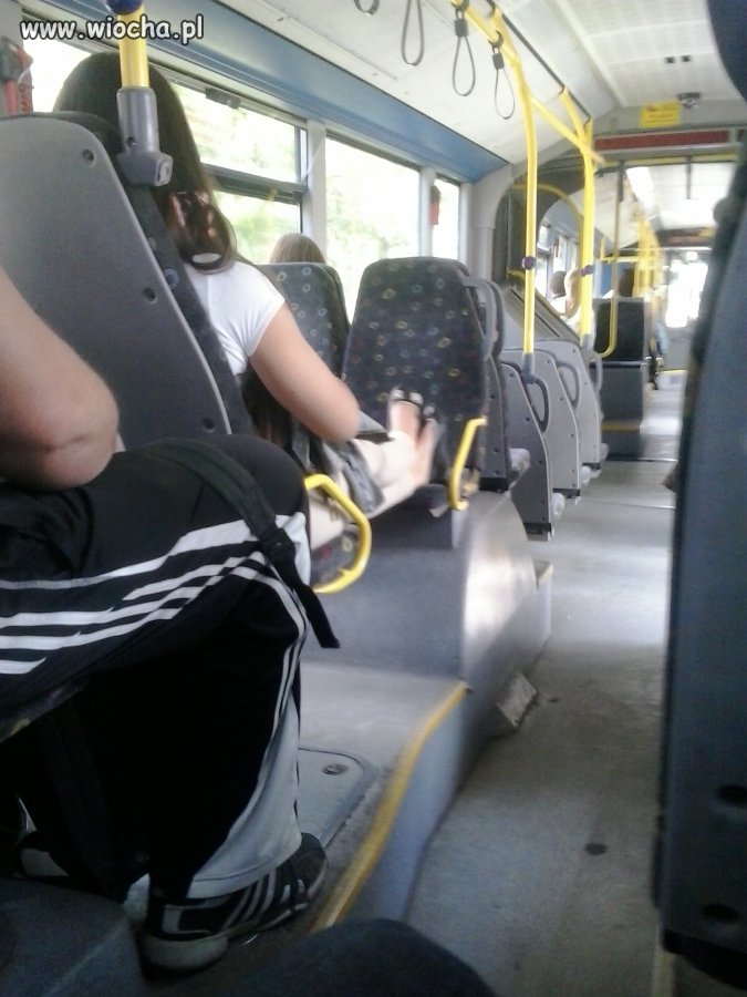 Tak się jeździ w autobusach.