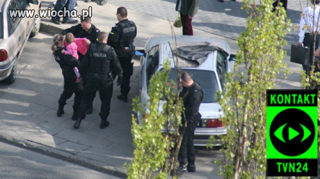 Zamknęła dziecko w aucie i poszła na zakupy