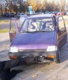 Człowiek sprzedaje auto na allegro