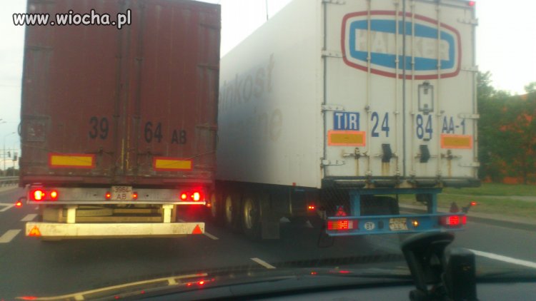 Lublin, al. Kraśnicka wyścigi tirowców z Białorusi 