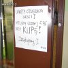 Tymczasem na klatce schodowej