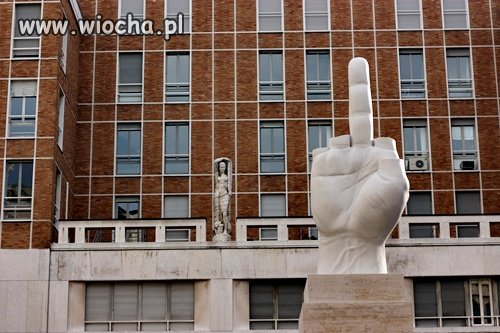 Idealny Pomnik zamiast krzyża w Warszawie