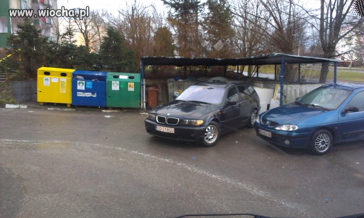 Parkowanie w wiacie śmietnikowej