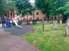 Na tym placu zabaw musiało być dużo wypadków 