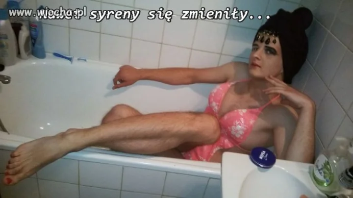 Rybka lubi pływać.