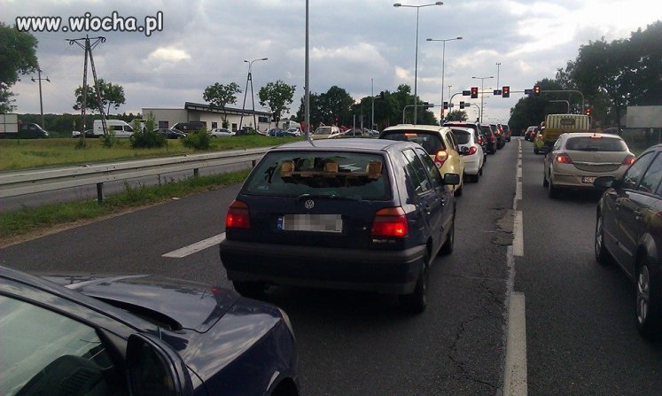 Jak nie należy transportować palety w aucie
