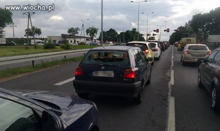 Jak nie należy transportować palety w aucie