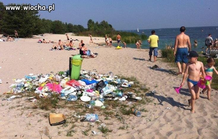 Jeden mały kosz na śmieci