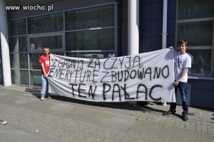 Za nasze budują pałace ...