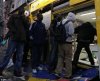 Imigranci z Afryki robią zakupy we Francji