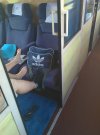 Dziewczyna zdjęła buty