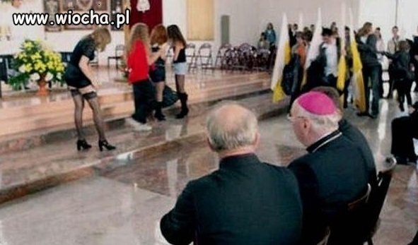 A kler łakomie spogląda...