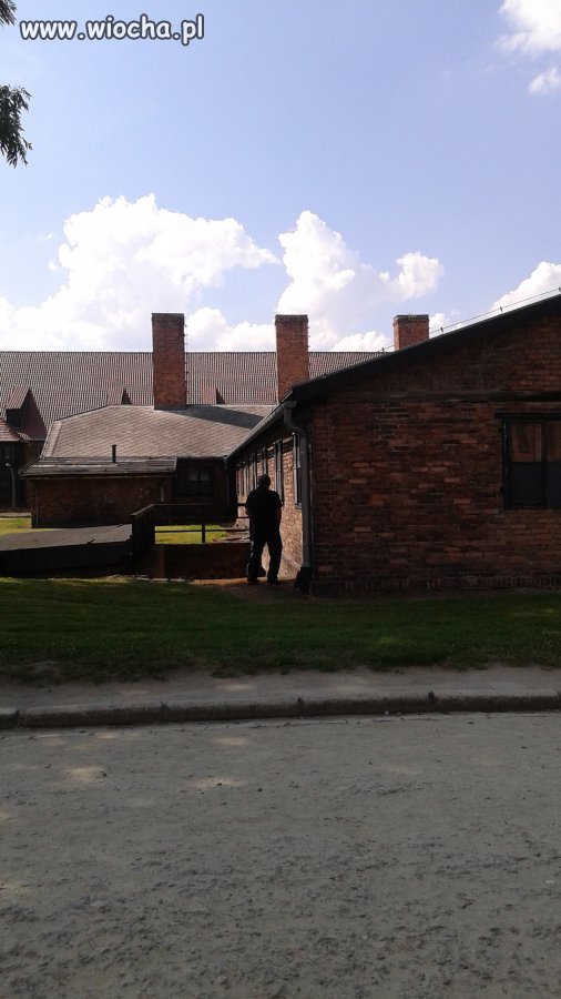 Koleś postanowił obszczać barak w Auschwitz