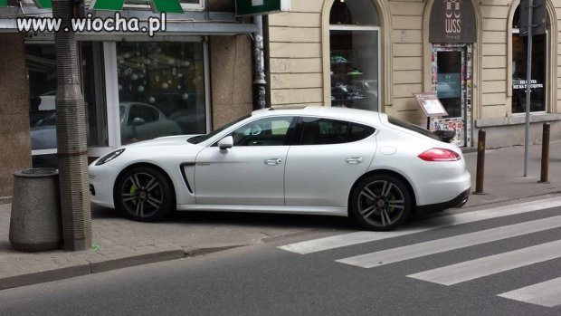 Porsche na pasach. Kto bogatemu zabroni?