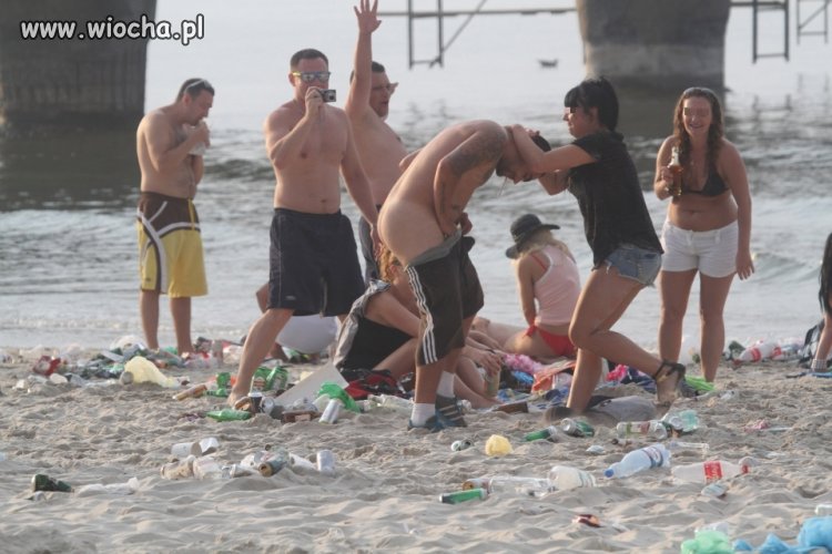 Polacy na festiwalu,Atrakcjami były publiczny seks