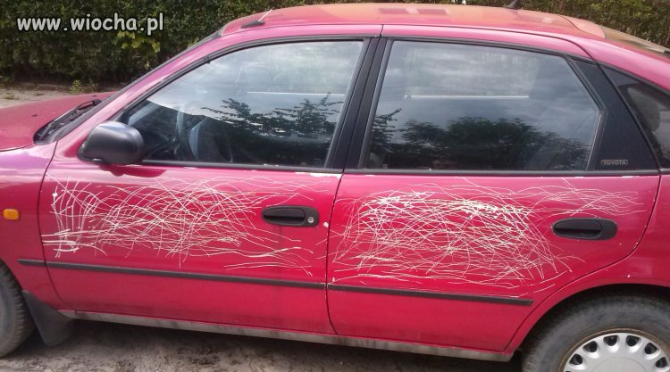 Tak zrysować komuś auto! Uj@bałbym rękę