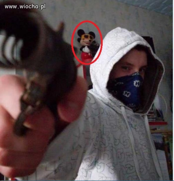 Gangster z Mikim w tle 