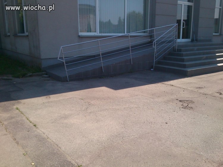 Podjazd dla niepełnosprawnych