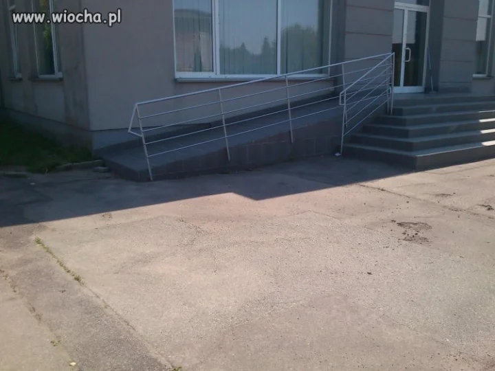 Podjazd dla niepełnosprawnych