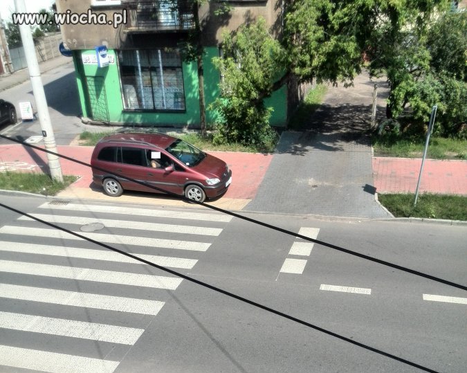 Zaparkował na wiocha 