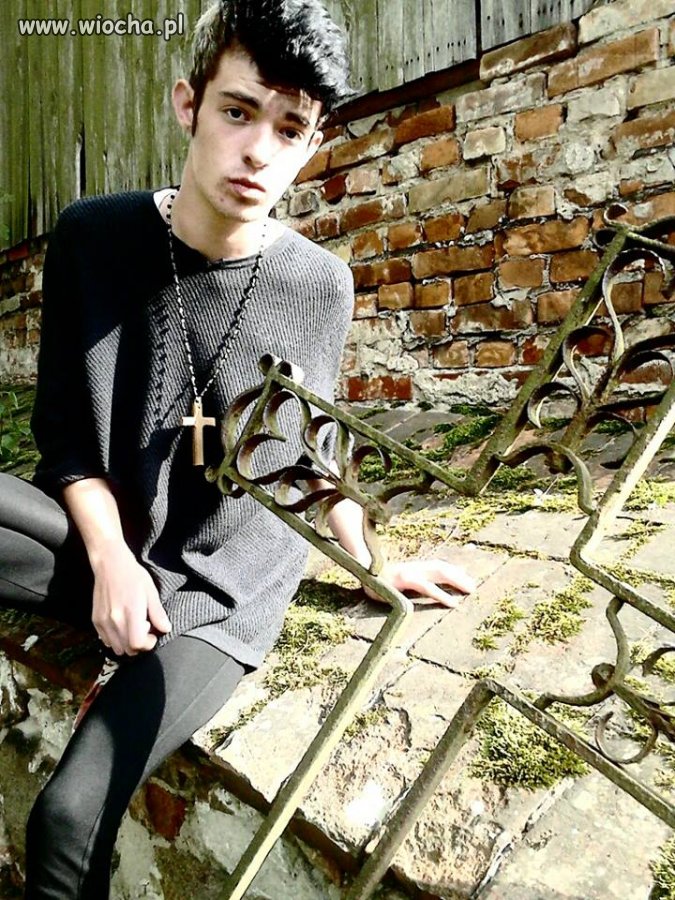 Sweet focia z dzióbkiem i krzyżami w leginsach 