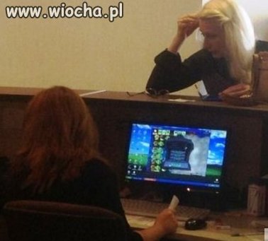 -Przepraszam Panią najmocniej, czy mogłab...