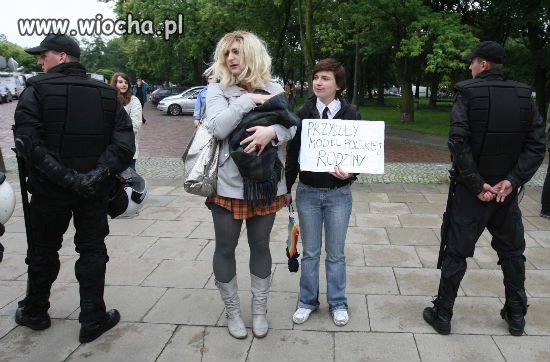 "PRZYSZŁY MODEL POLSKIEJ RODZINY" Że kur... CO ?