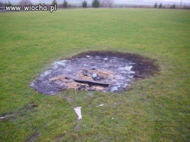 Podpalił papier toaletowy w toi toju i... 