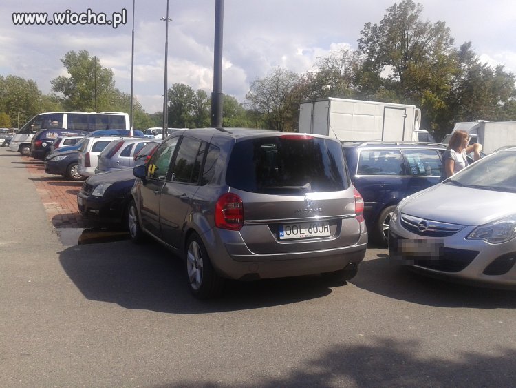 Wieśniak z Olesna zastawił auto na Torwarze