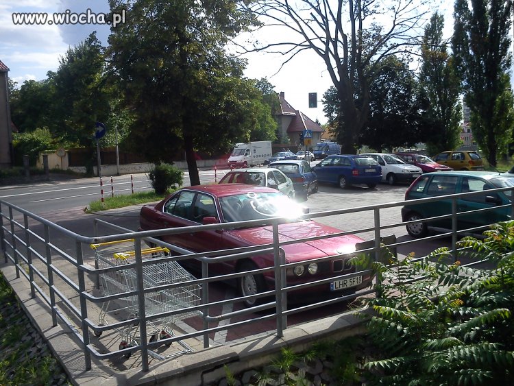 Są wolne miejsca ale po co, BMW jest uprzywilejowana 