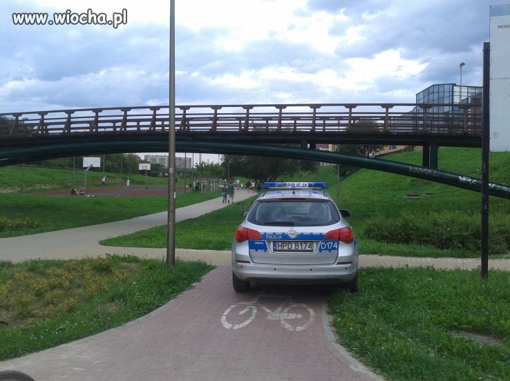 Kultura parkowania Policji...