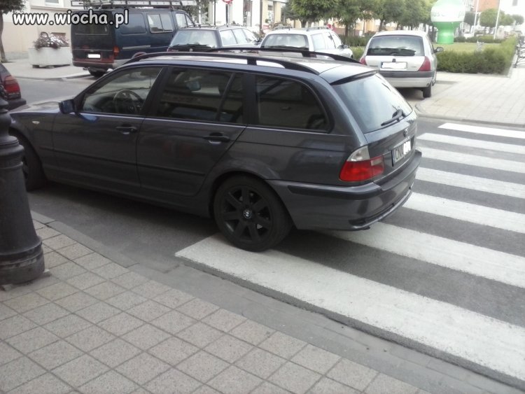 Tak się parkuje w kcyni!