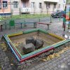 Żeby dzieciaki piachem po głowach nie sypały