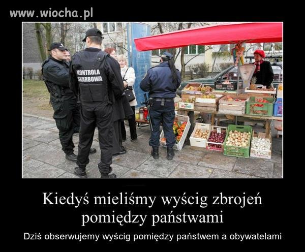 Emerytka dorabia sobie bo emerytury ma pewnie mało