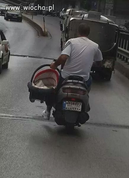 Niby w foteliku (nosidełku), ale chyba coś 