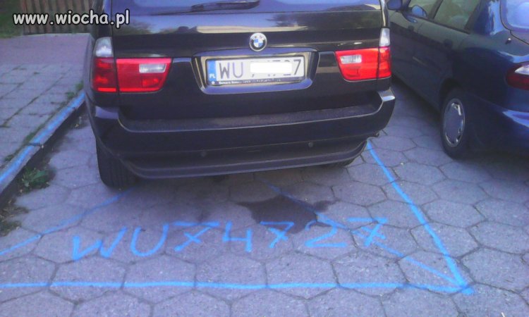 Nie ma miejsc pod blokiem?
